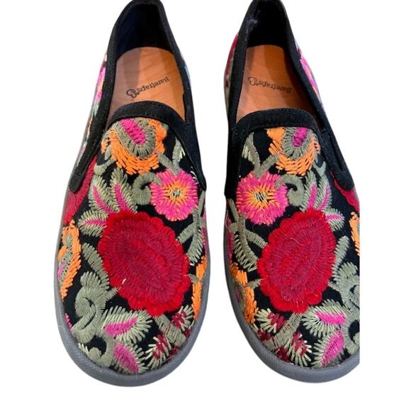 BareTrap Beech Floral Bonaire Embroidered Slip On Shoes Black WOMENS Size 6.5 M - Picture 3 of 7